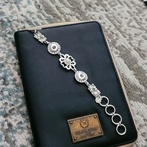 Magnolia and Vine Snap Bracelet